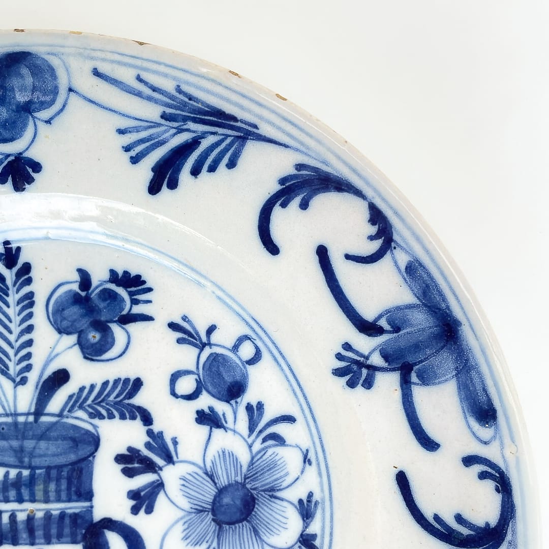 A Dutch Delft Plate, late 18th century - Image 4