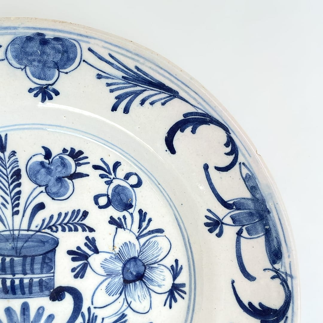 A Dutch Delft Plate, late 18th century - Image 4